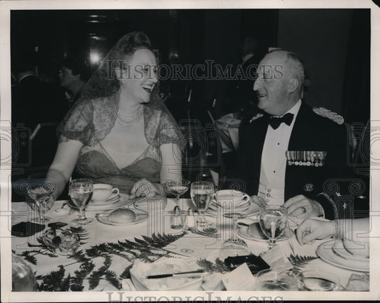 1940 Press Photo Gen. Drum at horse show ball - Historic Images