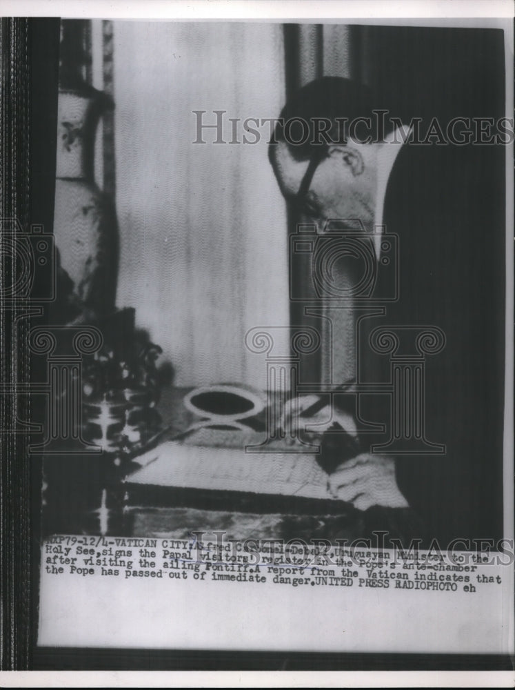 1957 Press Photo Uruguay Minister Alfred Carbonel-Debali visits the Holy See - Historic Images