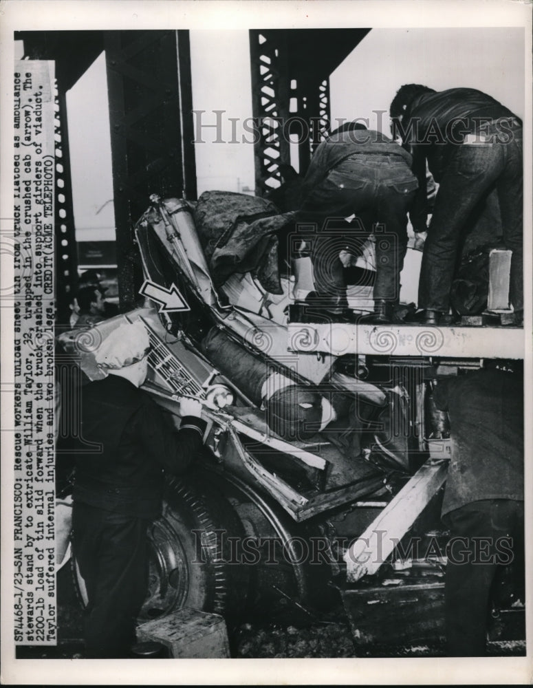 1950 Press Photo Rescue Workers Find William Taylor In Wreckage Of Truck Crash - Historic Images