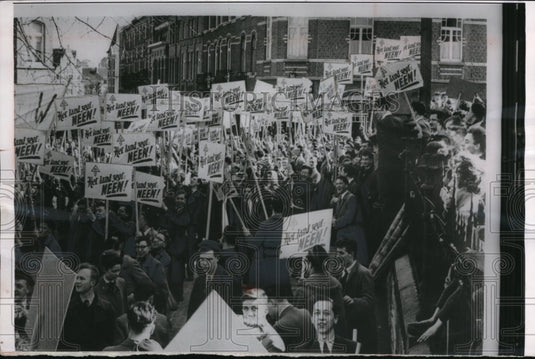 1955 Press Photo Belguim demonstration against parochial school cuts - Historic Images
