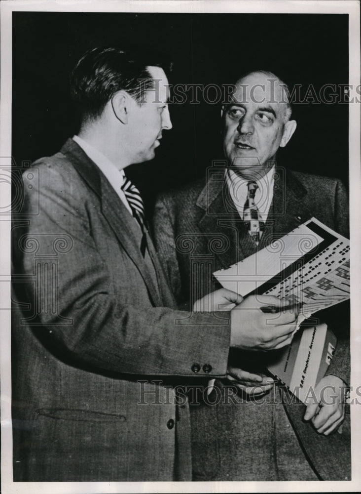 1952 Press Photo Robert Burne and Dr. Wm.C.Menninger at University of Chicago - Historic Images