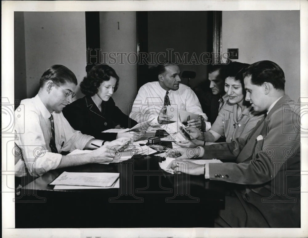 1942 Press Photo Consultants Working Under Direction Of Dr Theodore Abel - Historic Images