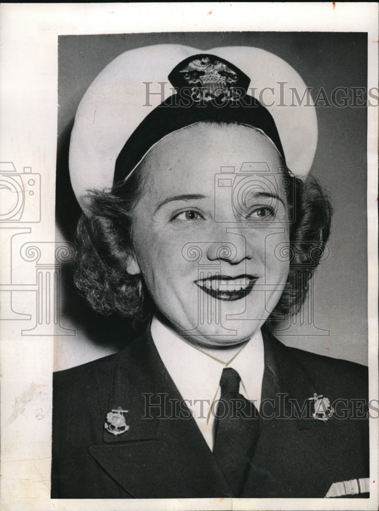 1944 Press Photo Lt. Juliet A. Yoksas, USN Models New Headgear for Nurses- Historic Images