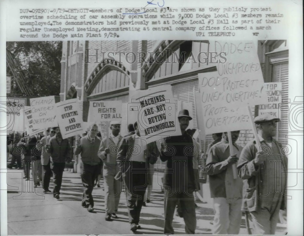 1961 Press Photo Dodge Local #3 Unon Protesters March In Detroit Michigan - Historic Images