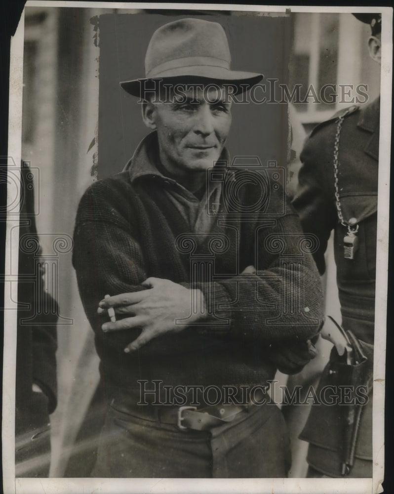 1932 Press Photo Caspar Oliver, former Brooklyn resident now a farmer - Historic Images