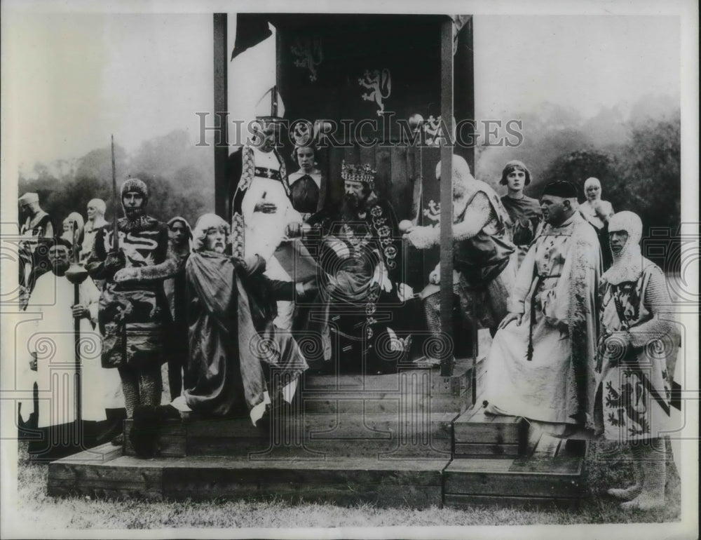 1934 Press Photo Dress rehearsal of Runnymeade pageant depicting 1800 years of - Historic Images