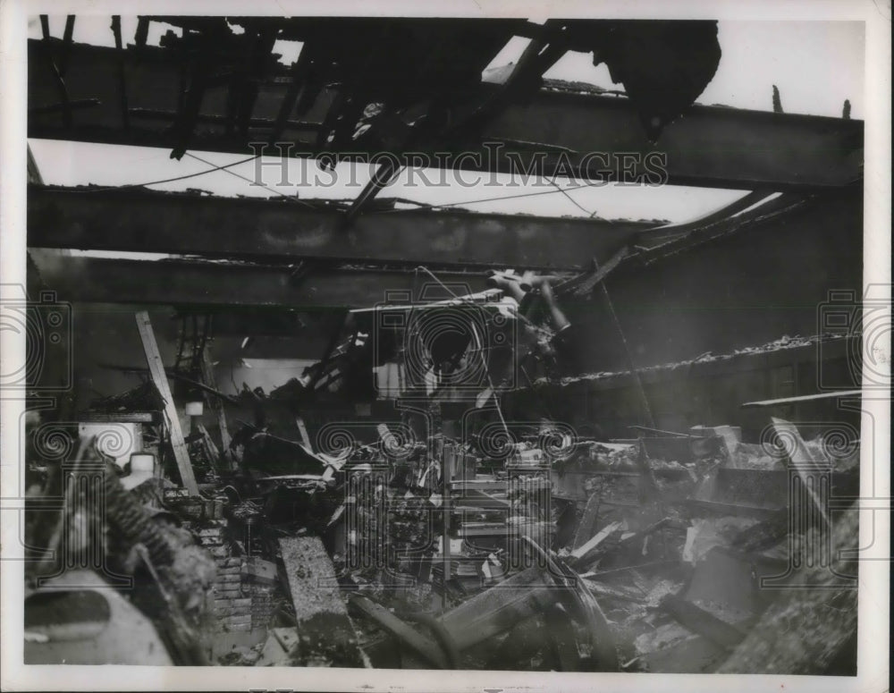 1953 Press Photo Fire Destroys Mayflower Drug Store in Shopping Center - Historic Images