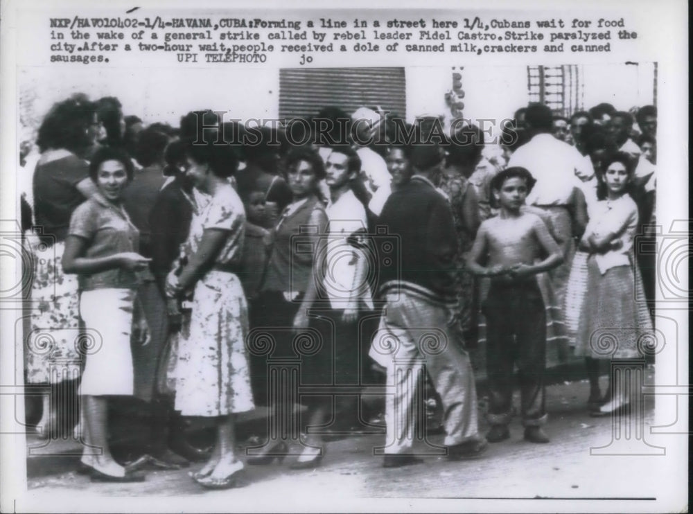 1959 Press Photo Cubans Wait In Line For Food- Historic Images