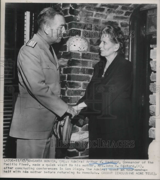 1950 Press Photo Adm. Arthur Radford Commander Pacific Fleet, with his mother - Historic Images