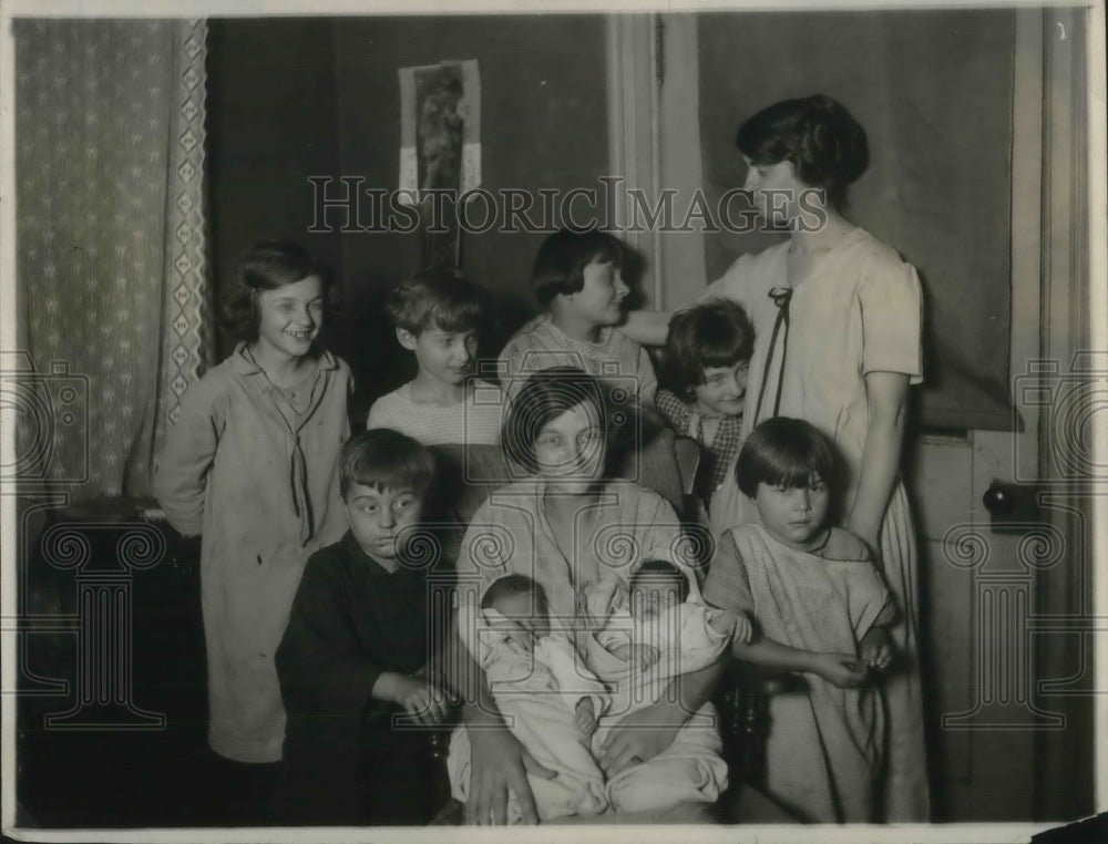 1926 Press Photo The Van Pelt Family with 3 Sets of Twins - Historic Images