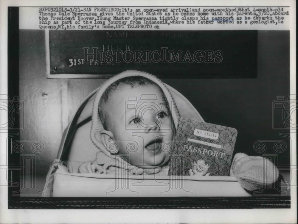 1960 Press Photo Thomas Dale Sperrazza gives an open eyed arrival to United States - Historic Images