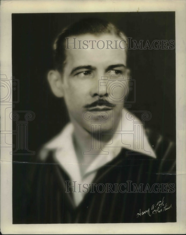 1928 Press Photo Irish Danny Sheehan interviewed for newspaper article - Historic Images