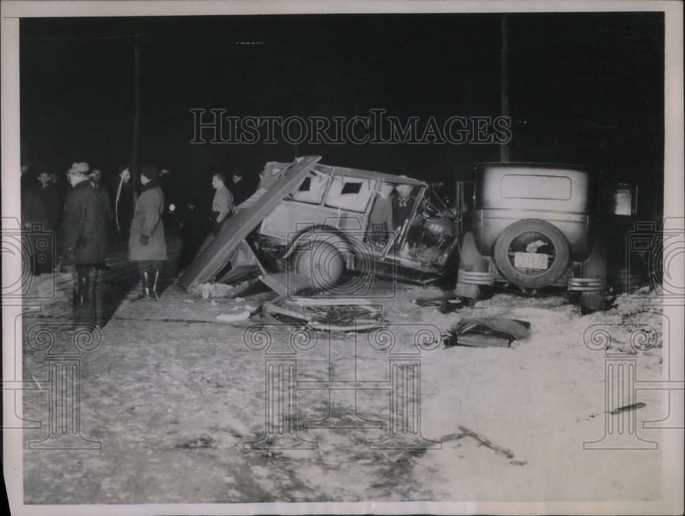 1936 Press Photo Sedan with HS students and station wagon collision at Suffolk - Historic Images