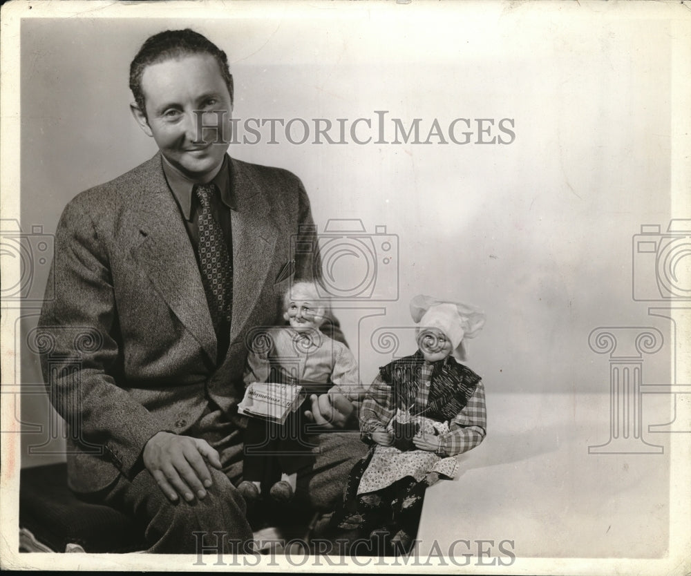 1942 Press Photo Coral Strasburger, Puppeteer, Bernard Ravon - Historic Images