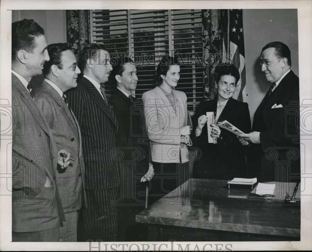 1945 Press Photo Foreign visitors to study American Red Cross - Historic Images