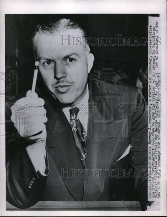 1951 Press Photo Harvey Gunderson bfore Senate Committee to explain his version - Historic Images