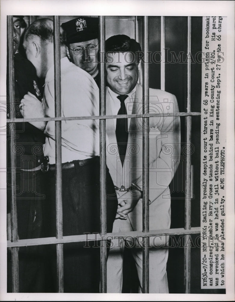 1951 Press Photo Harry Gross smiles despite 68 years of Jail time waiting him - Historic Images