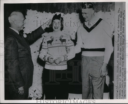 1958 Press Photo Miss Sandra Strouse of Harrisburg PA Crowned Queen Skidmore - Historic Images