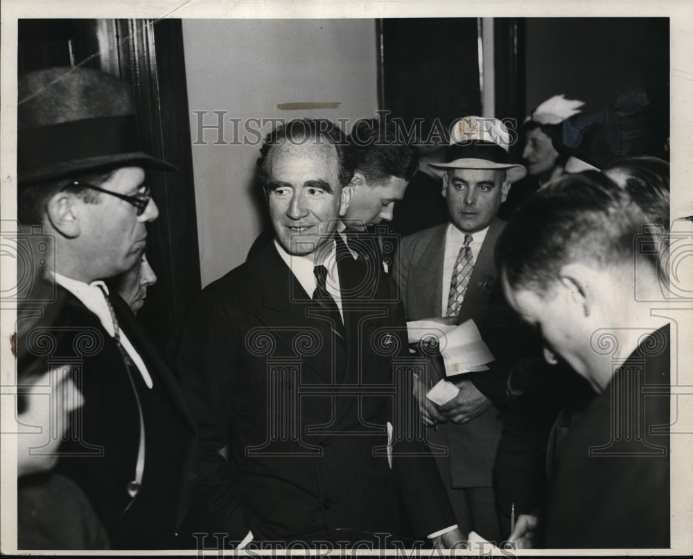 1937 Press Photo Governor Merfley Talks With Reporters - Historic Images