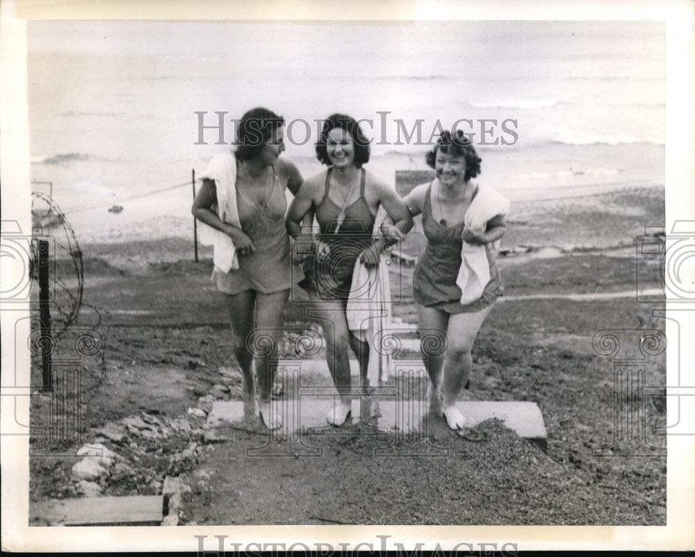 1943 Press Photo WAC&#39;s After Mediterranean Swim, J. Grier, P. Oliver, I. Ward - Historic Images