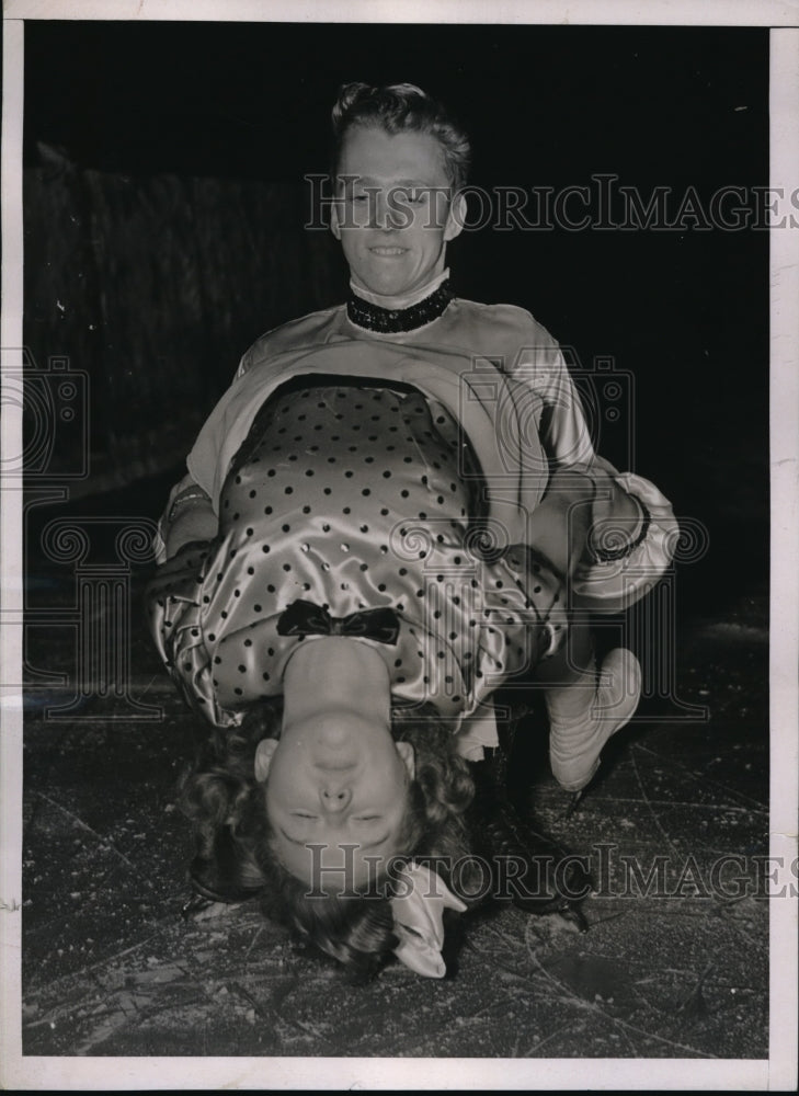 1937 Press Photo Bobbie &amp; Rubby Mazson taking part in Ice Follies - Historic Images