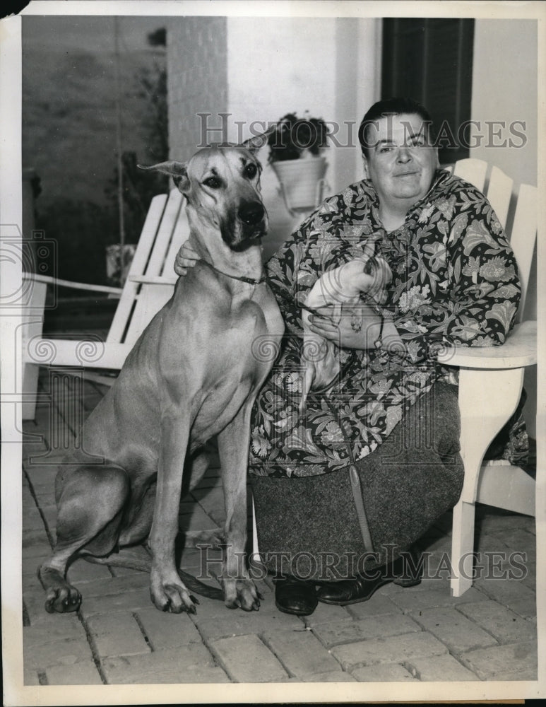 1940 Press Photo Canines caused eviction of Miss Lydia Hopkins from neighborhood - Historic Images