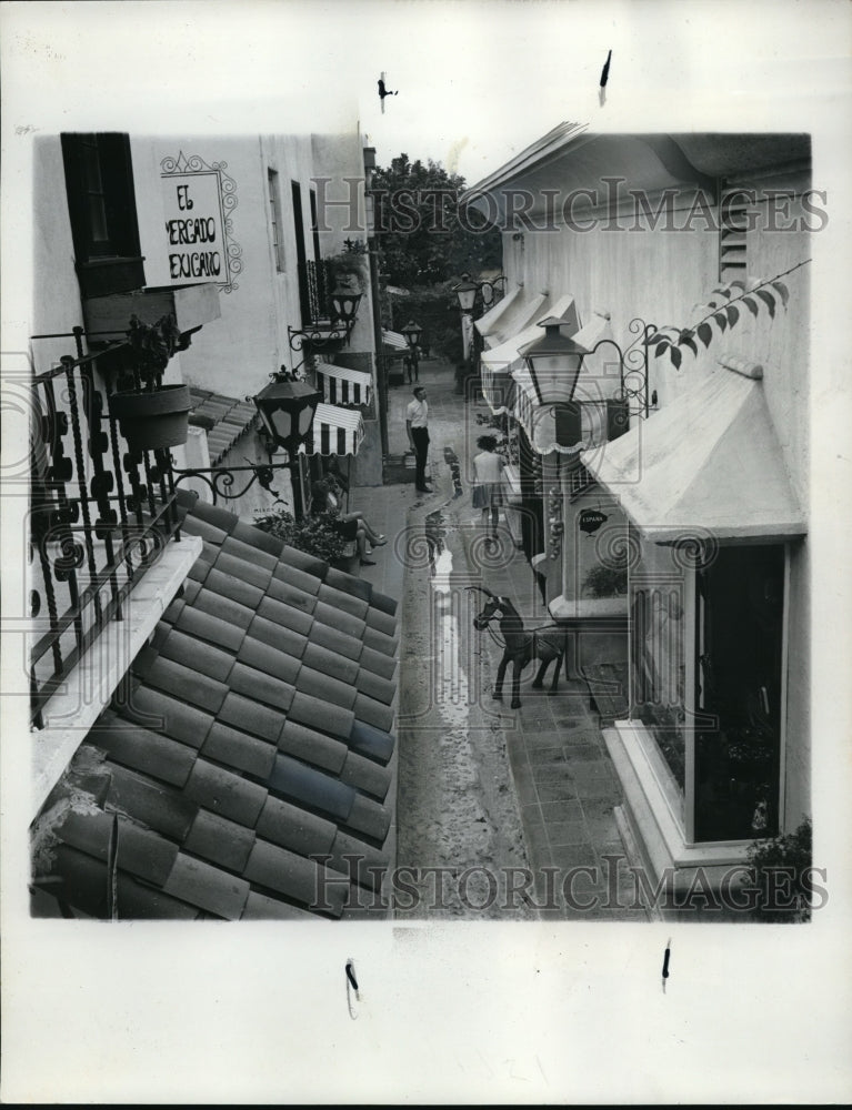 1970 Press Photo International Bazaar at the Freeport Bahamas, Spain.- Historic Images
