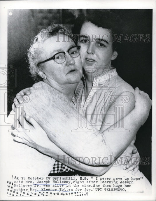 1958 Press Photo Mrs. Joseph Holloway Hugs Eleanor Totten on Mining News - Historic Images