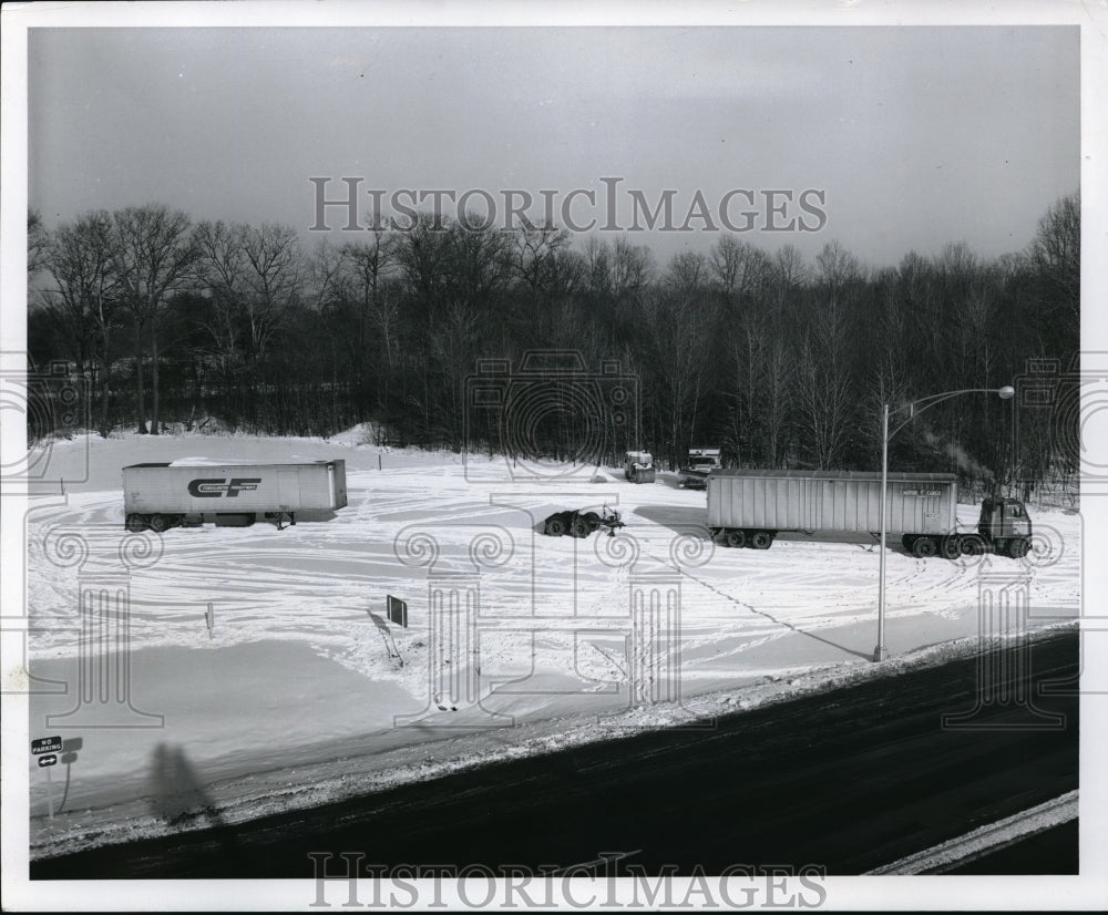 1961 Press Photo Tandem-Trailer Area at Cleveland Interchange - Historic Images