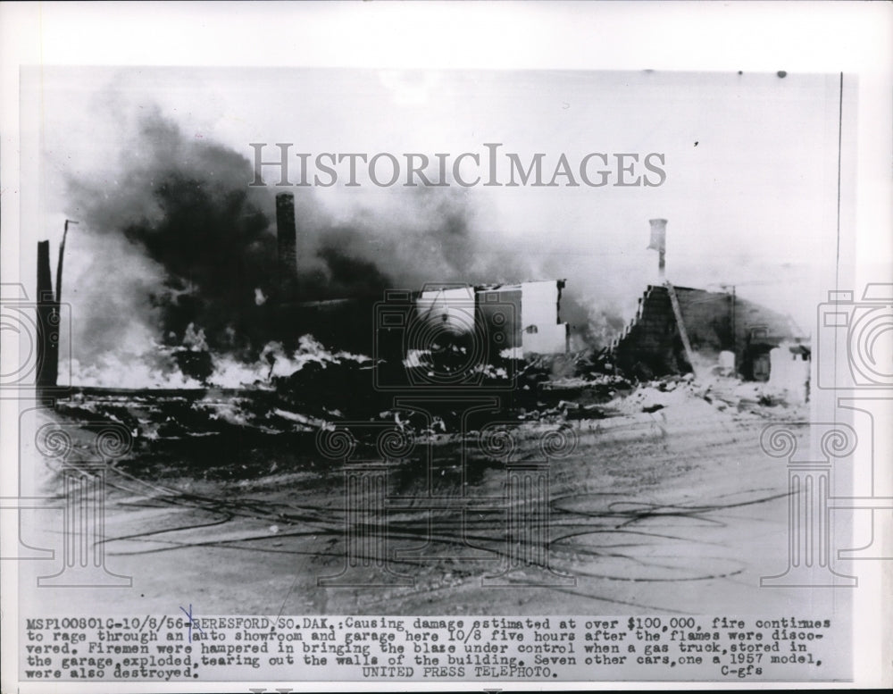 1956 Press Photo Beresford,S. Dak fire destroys auto showroom &amp; garage - Historic Images