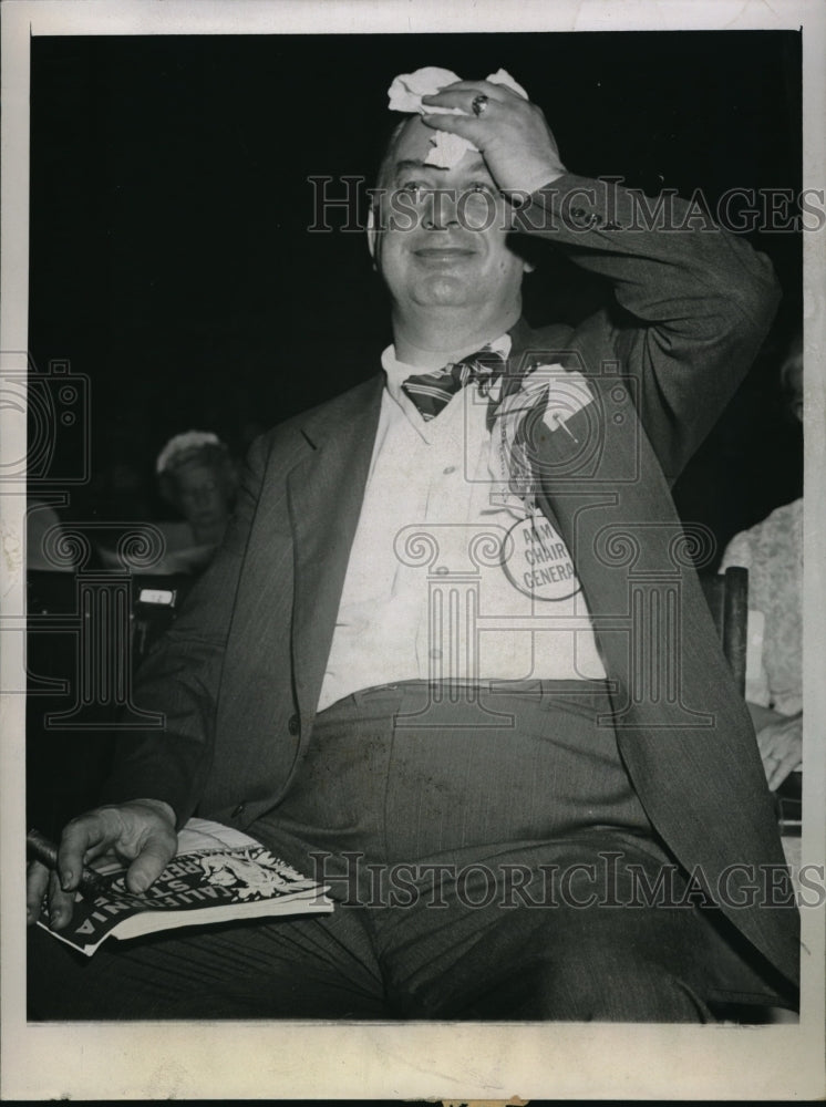 1944 Press Photo State Senator Edward L. Fenn Deals with Humidity at GOP Meet - Historic Images