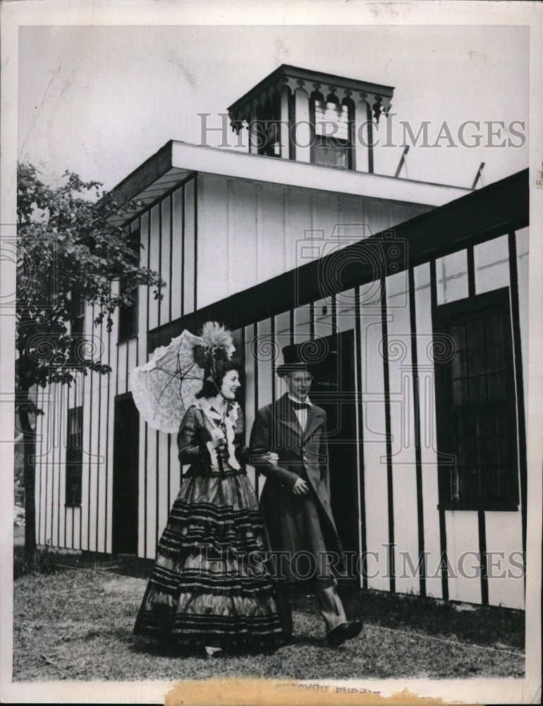 1948 Press Photo Replica, Chicago&#39;s First Railroad Station, P Cooke, G Eastland - Historic Images