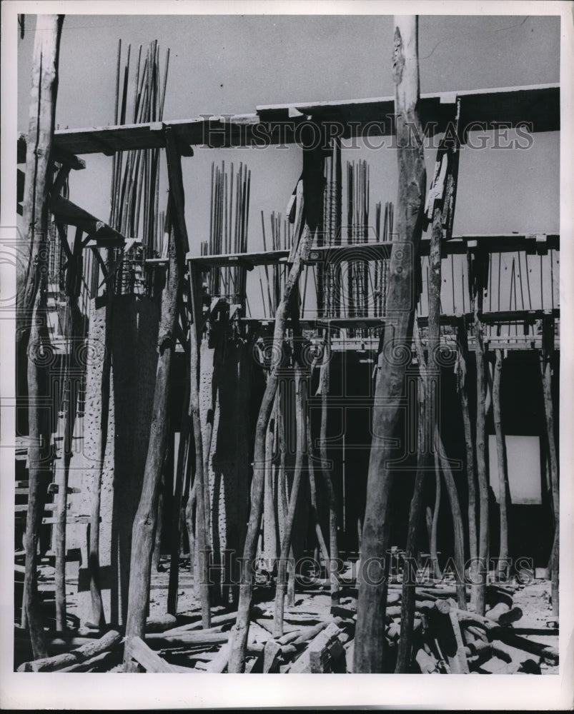 1955 Press Photo cnstruction Of Asia&#39;s First Penicillin Factory Near Poona India - Historic Images