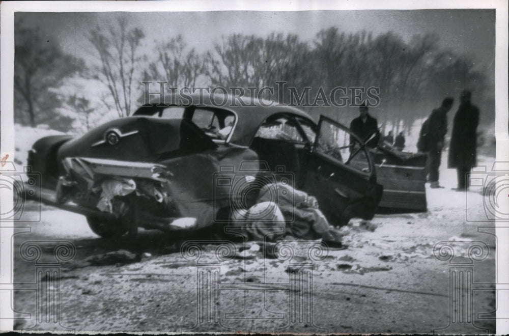 1956 Press Photo 3 people killed, 4 injured on icy Pennsylvania turnpike. - Historic Images