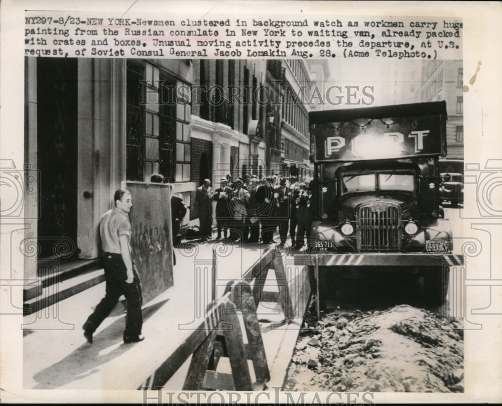 1948 Press Photo Newsmen Gather on Departure of Soviet Consul Gen. Jacob Lomakin - Historic Images