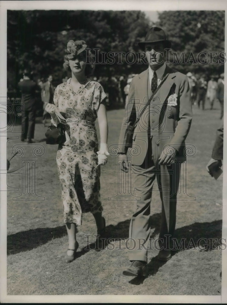 1936 Press Photo Lucy Saunders &amp; John Heldt Attend Belmont Stakes Horse Race - Historic Images