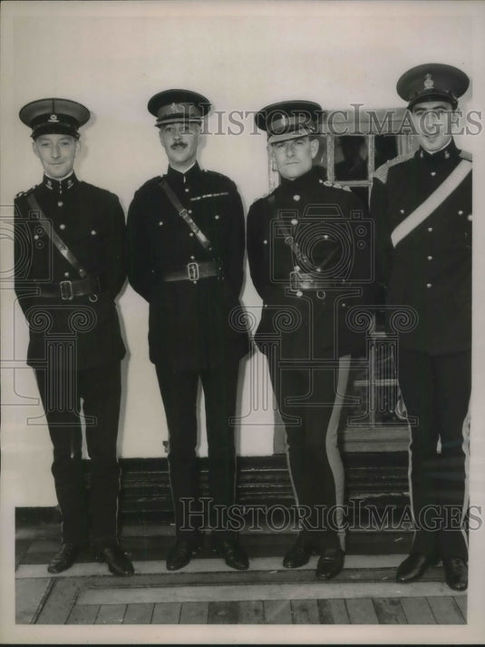 1936 Press Photo English & Irish Army Equestrian teams on SS Manhattan - Historic Images
