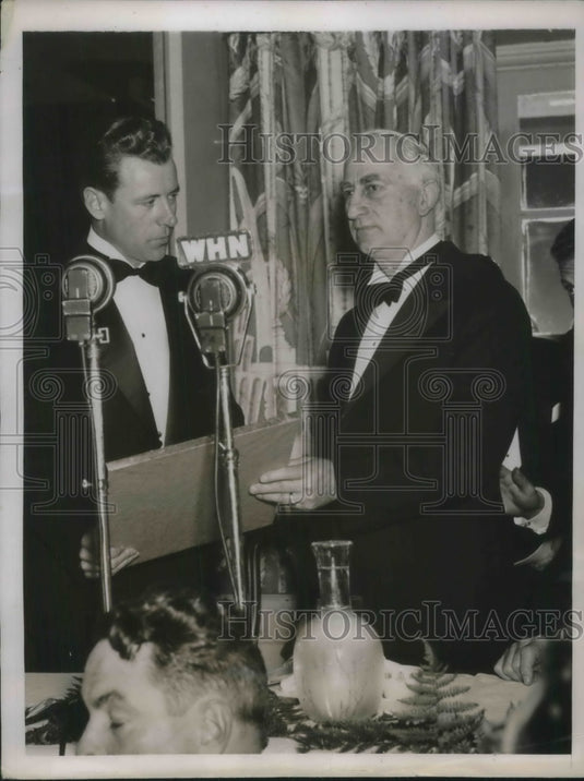 1937 Press Photo J.H. Neale Central Airlines Lew Palmer safety records board - Historic Images