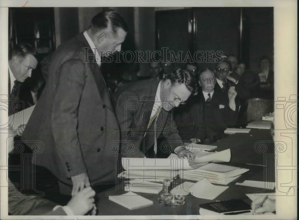 1932 Press Photo Richard Whitney, pres of NYSE &amp; weilliam Gray - Historic Images