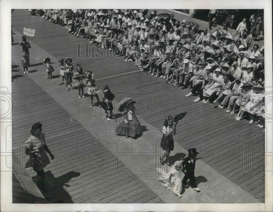 1941 Press Photo "Baby Parade" at Wildwood by the Sea Wildwood New Jersey - Historic Images