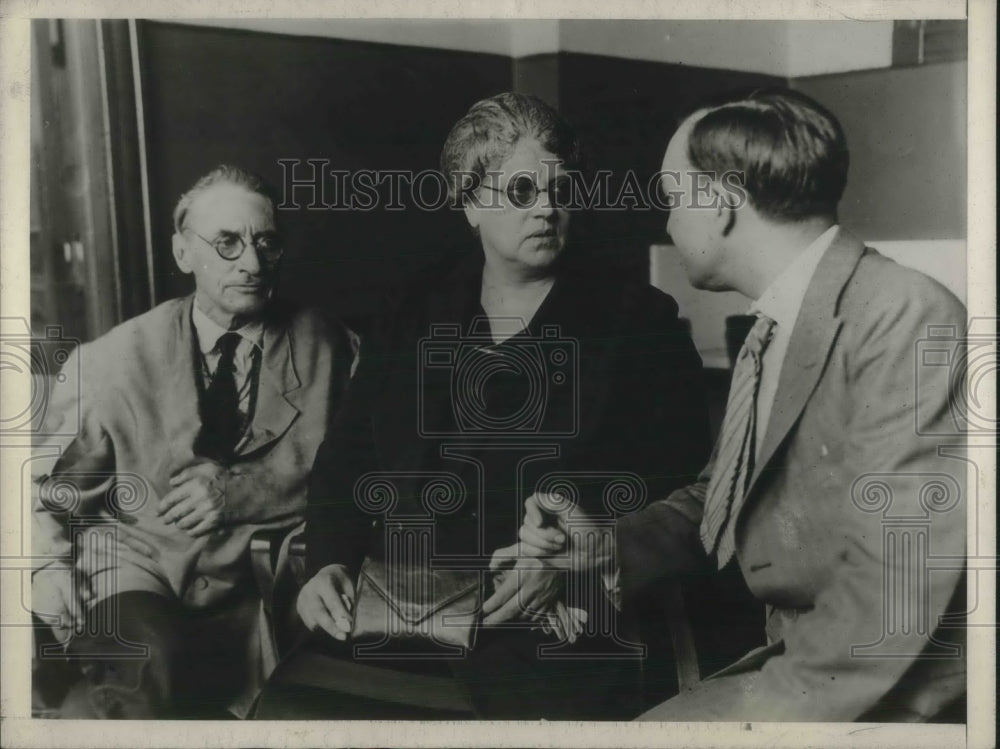 1925 Mr/Mrs Thomas Scott, Attny William Scott Stewart, court room - Historic Images