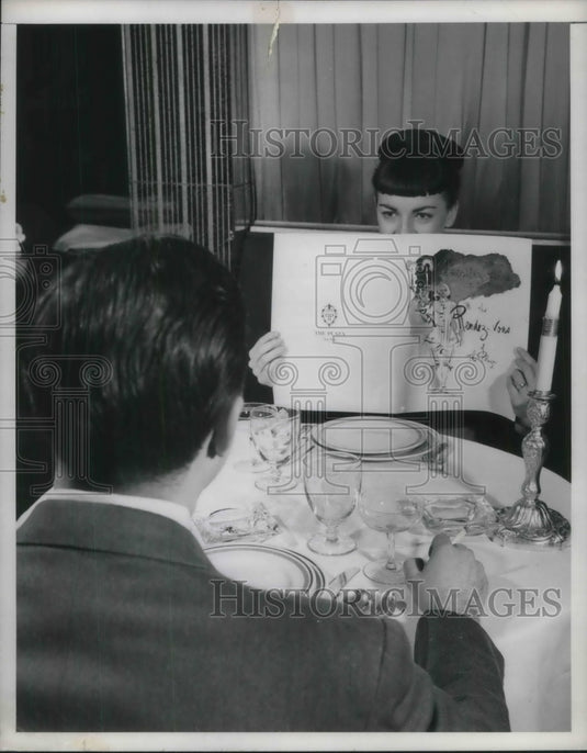 1948 Press Photo Allyn McLErie & a man in a restaurant in Cleveland - Historic Images