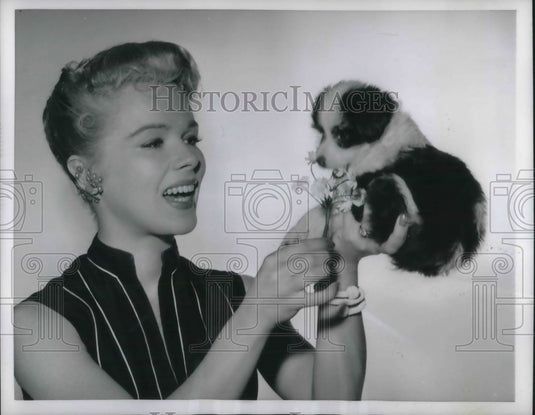 1952 Press Photo Movie Star Sally Forrest and loveable pup - Historic Images