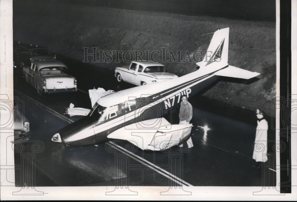 1962 Press Photo Plane Crashed Iinto Sepulvada Blvd Syimar Pilot Richard Ostow - Historic Images