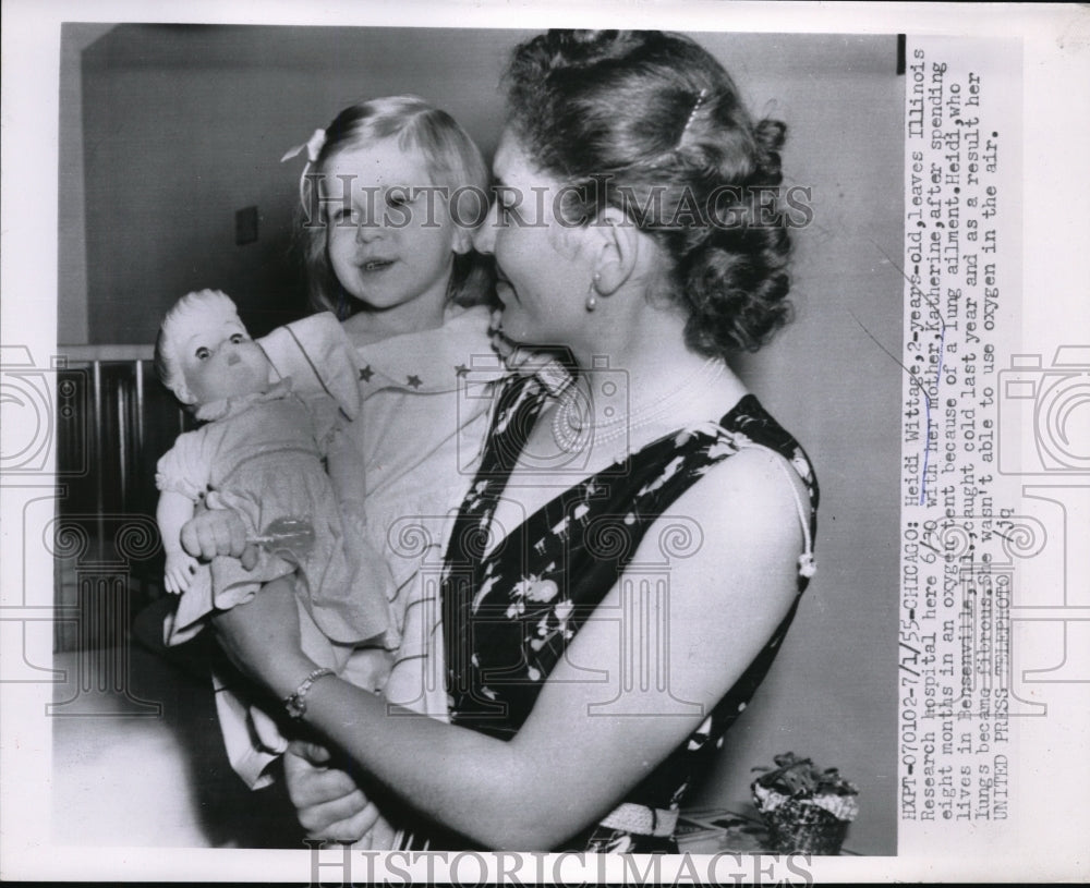 1955 Press Photo Cute Blonde Toddler Heide Wittage Leaves Oxygen Tent Hospital - Historic Images