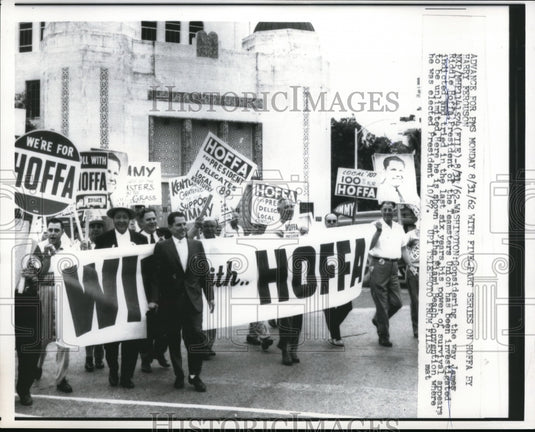 1962 Press Photo People gathered outside Miami Beach convention for James Hoffa - Historic Images