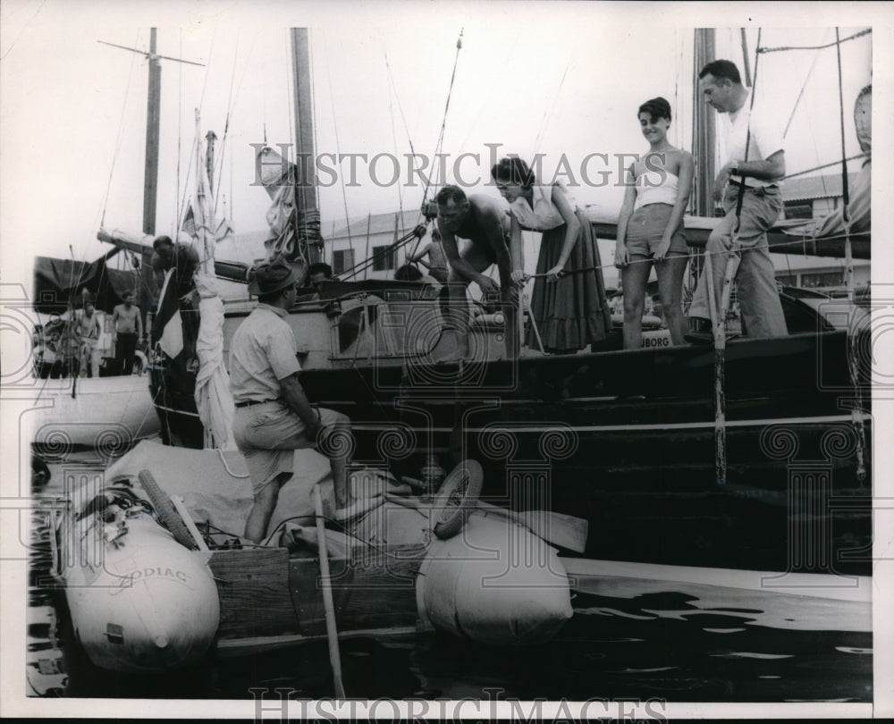 1952 Press Photo Dr Alain Louis Bompard standing in the raft at Casablanca - Historic Images