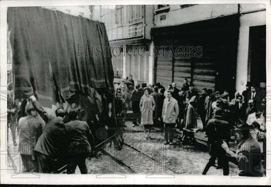 1968 Press Photo Painting by a Flemish master after being saved from fire - Historic Images
