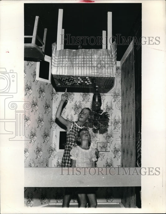1973 Press Photo London's Tate Art Gallery "Kidsplay" Exhibit - Historic Images