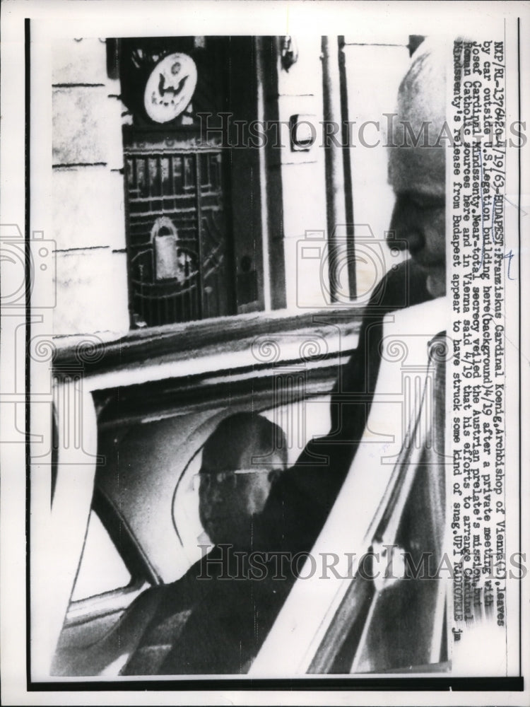 1963 Press Photo Budapest, F Cardinal Koenig, at US Legation bldg - Historic Images